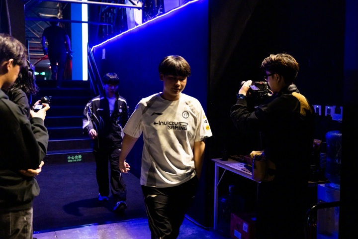 iG长文总结S15：不是每一次登攀都能抵达顶峰，2025我们不说再见！